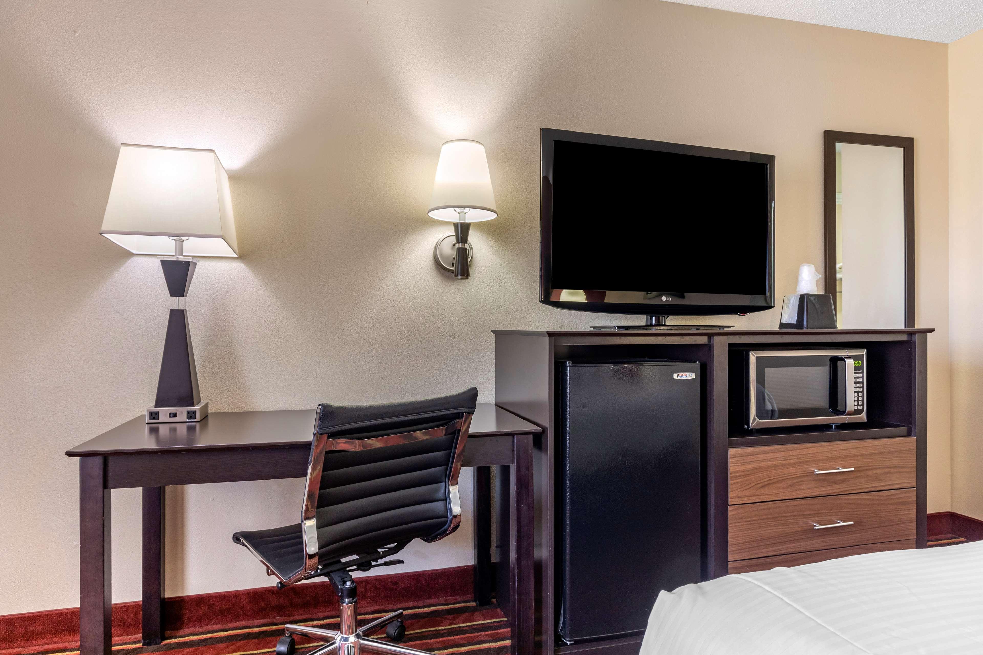 Best Western Lindale Inn Extérieur photo