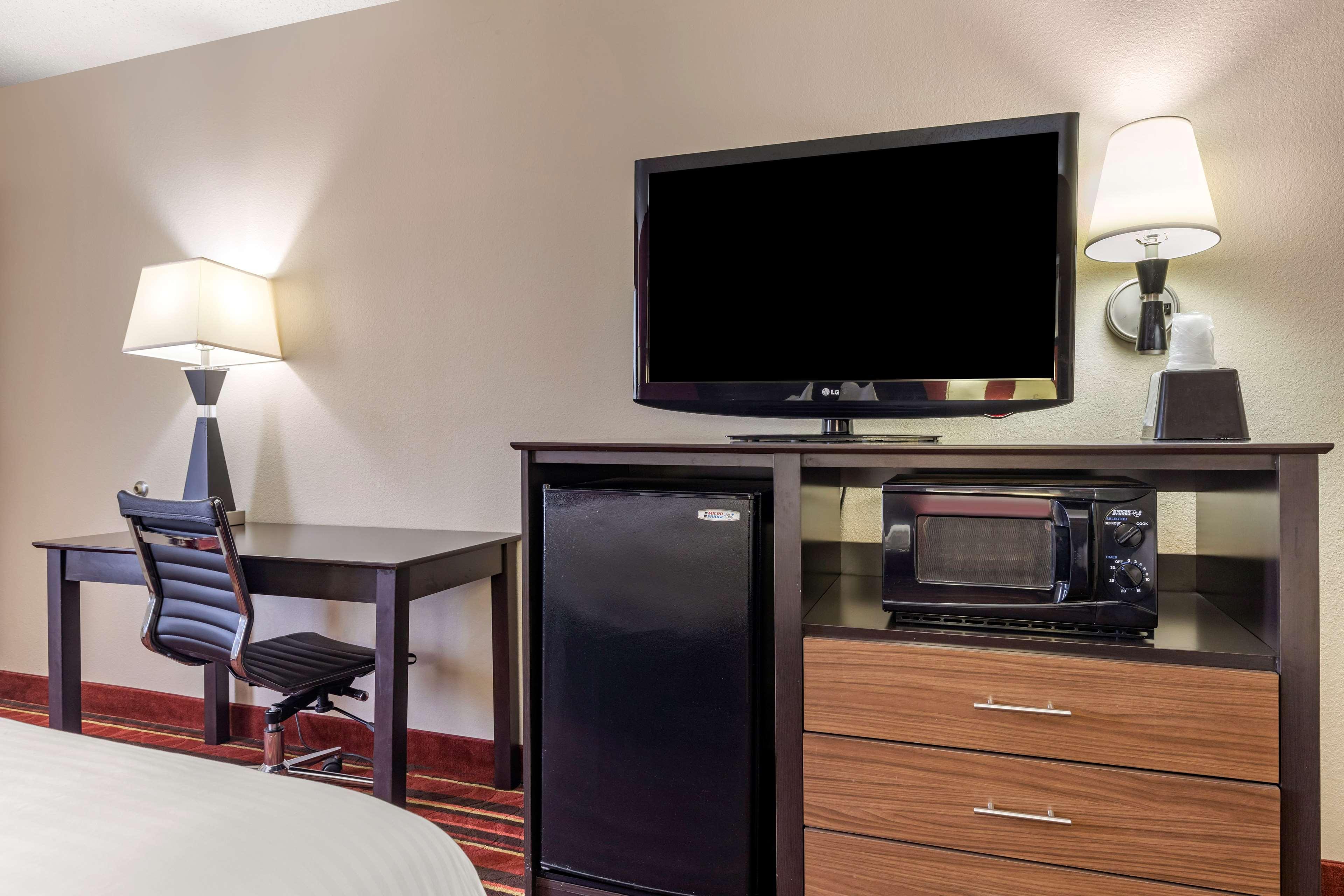 Best Western Lindale Inn Extérieur photo