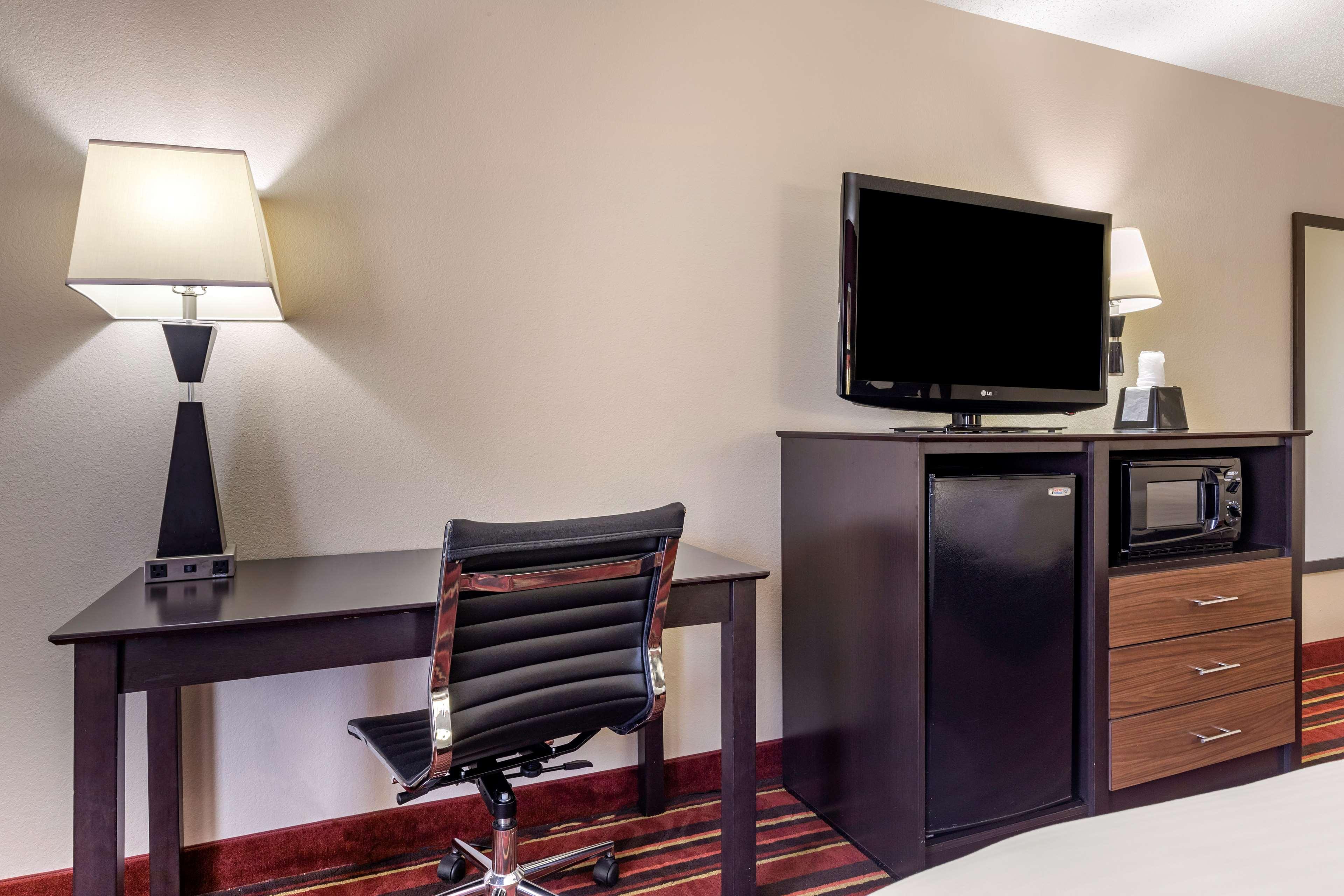 Best Western Lindale Inn Extérieur photo