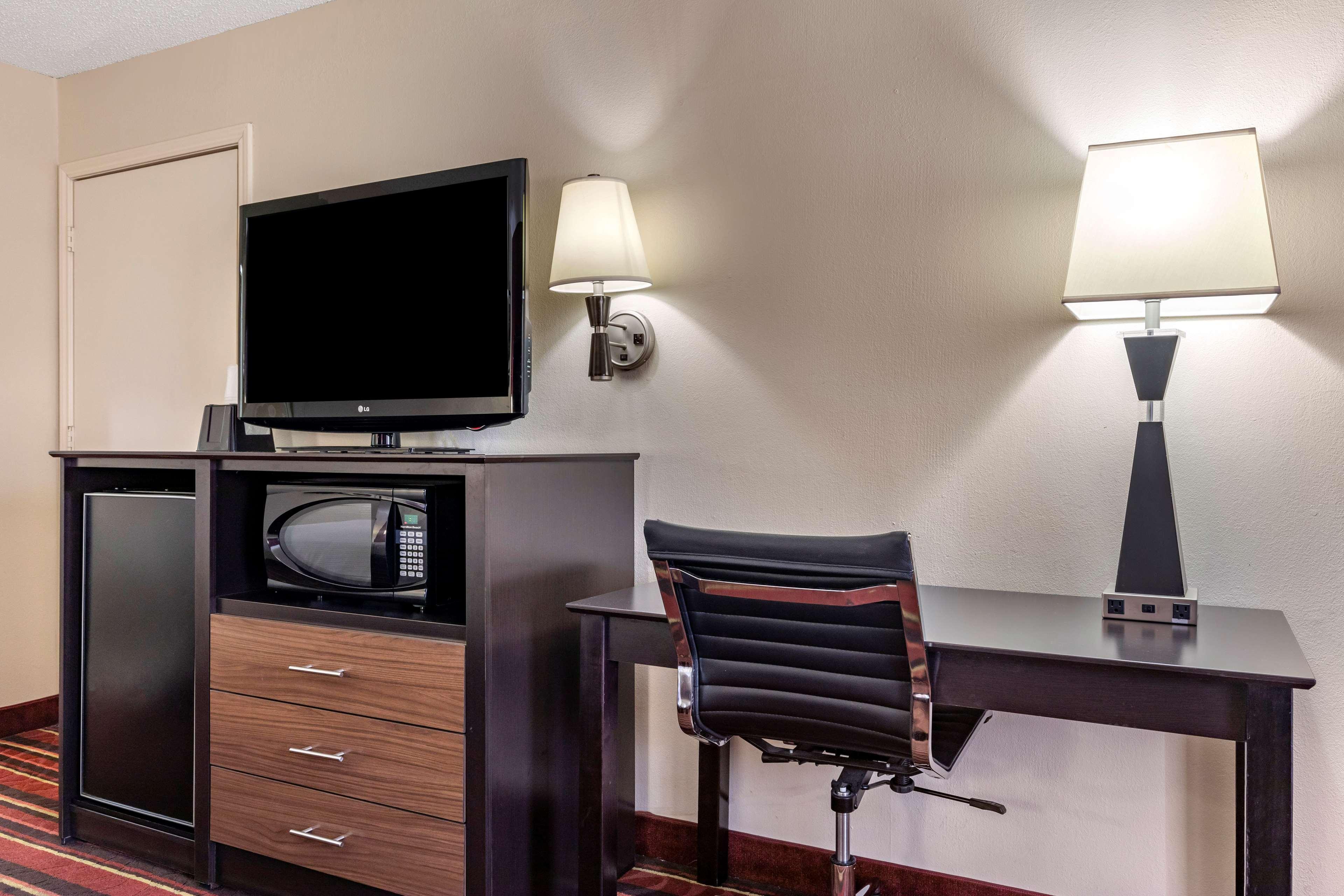 Best Western Lindale Inn Extérieur photo