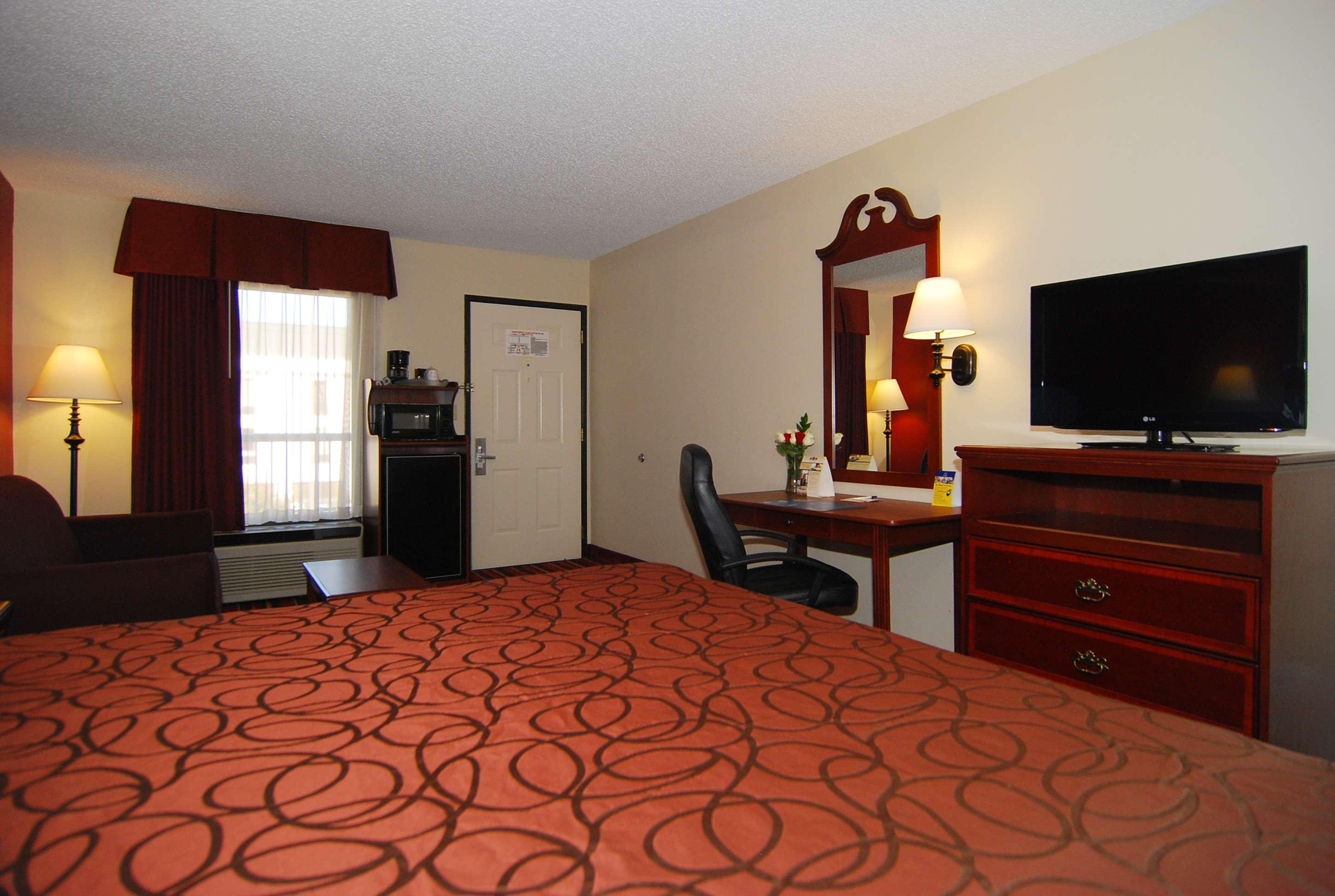 Best Western Lindale Inn Extérieur photo
