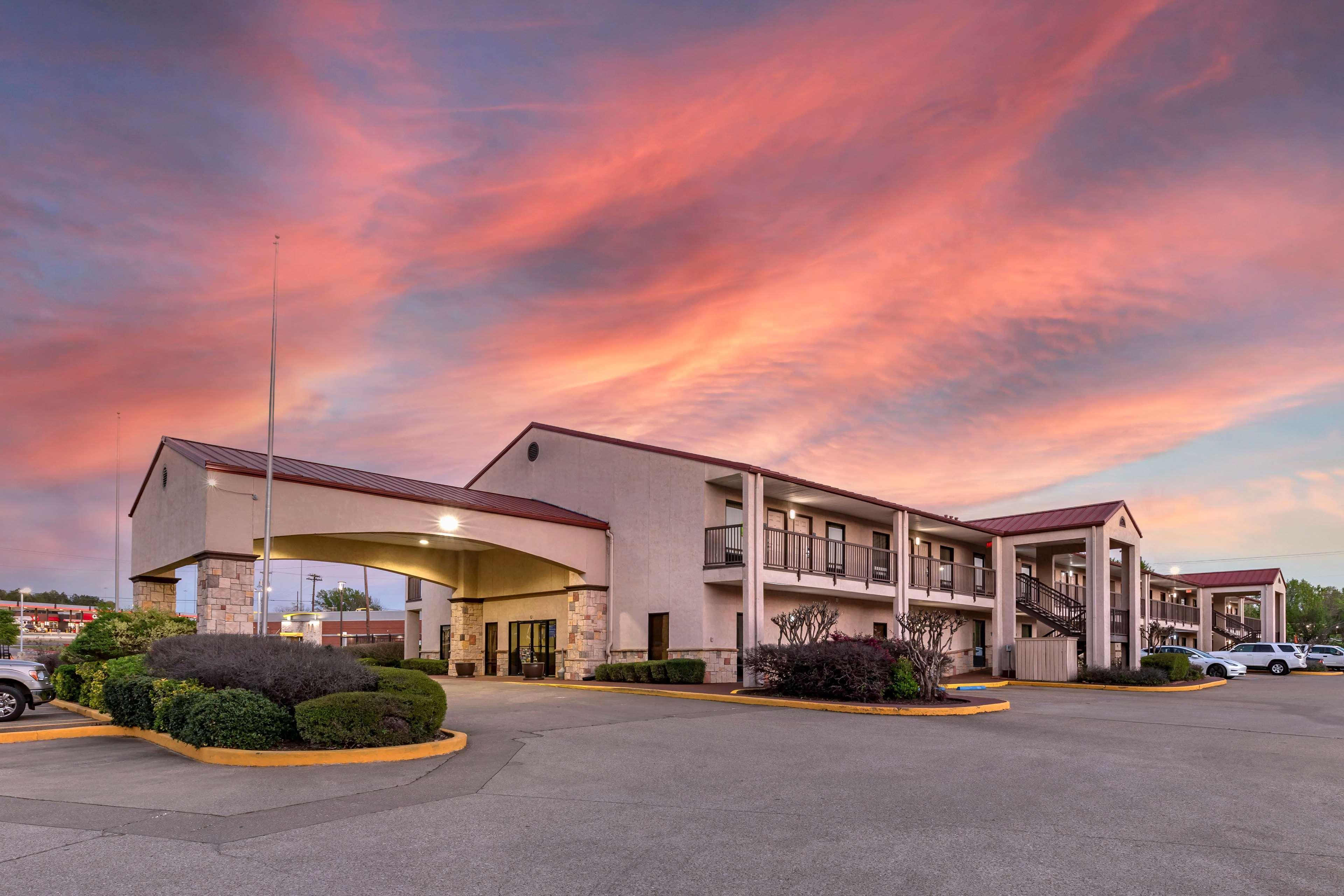 Best Western Lindale Inn Extérieur photo