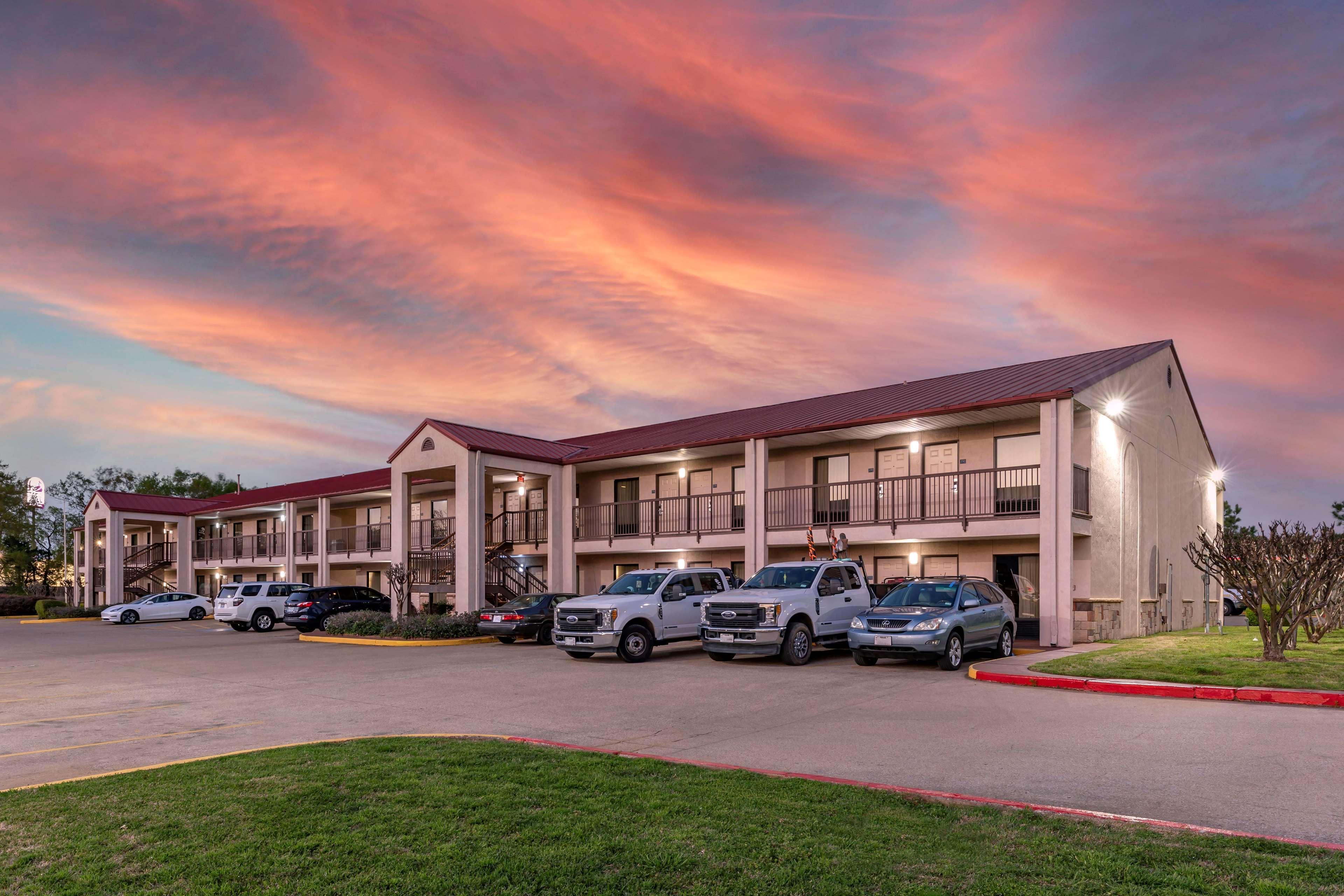 Best Western Lindale Inn Extérieur photo