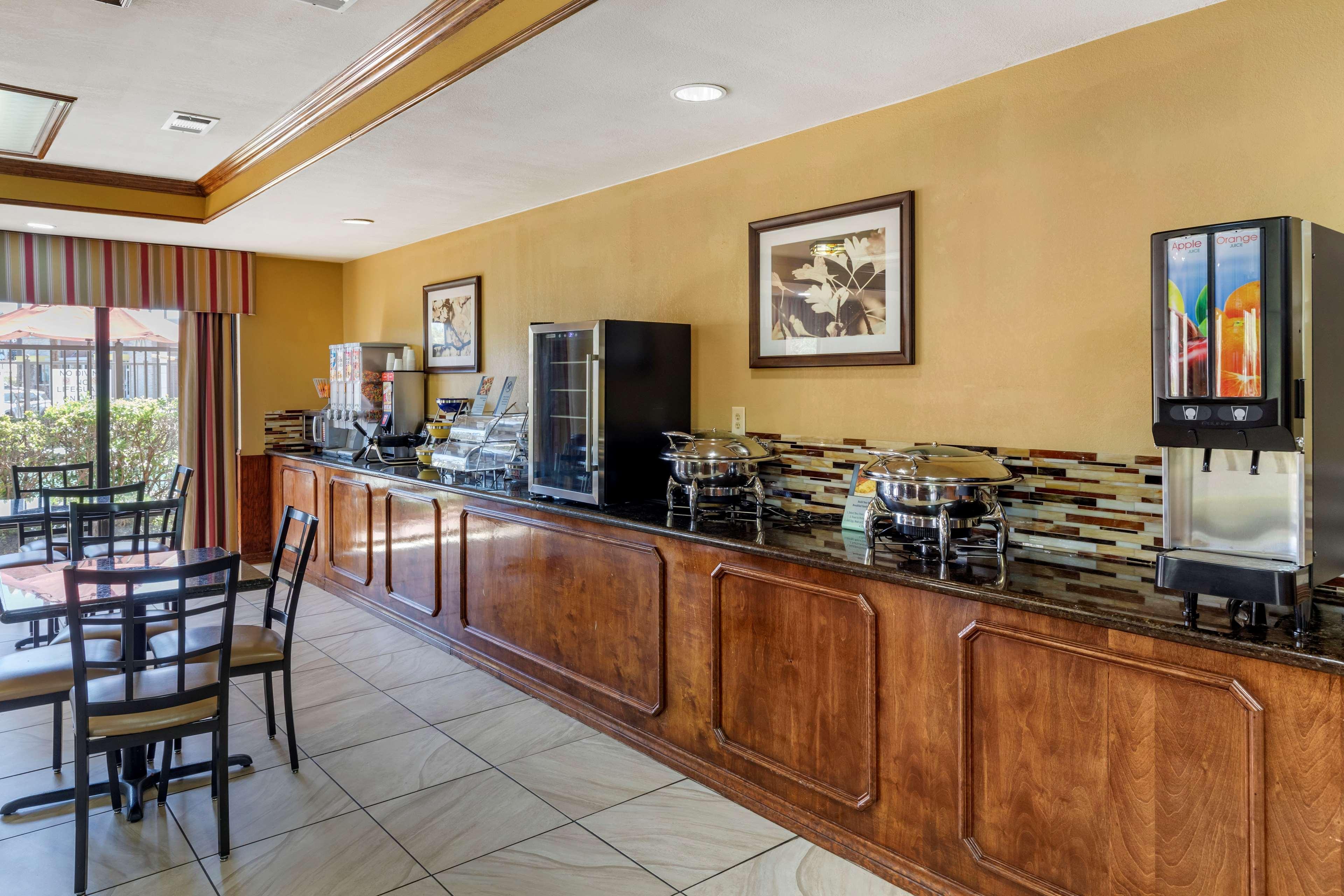 Best Western Lindale Inn Extérieur photo
