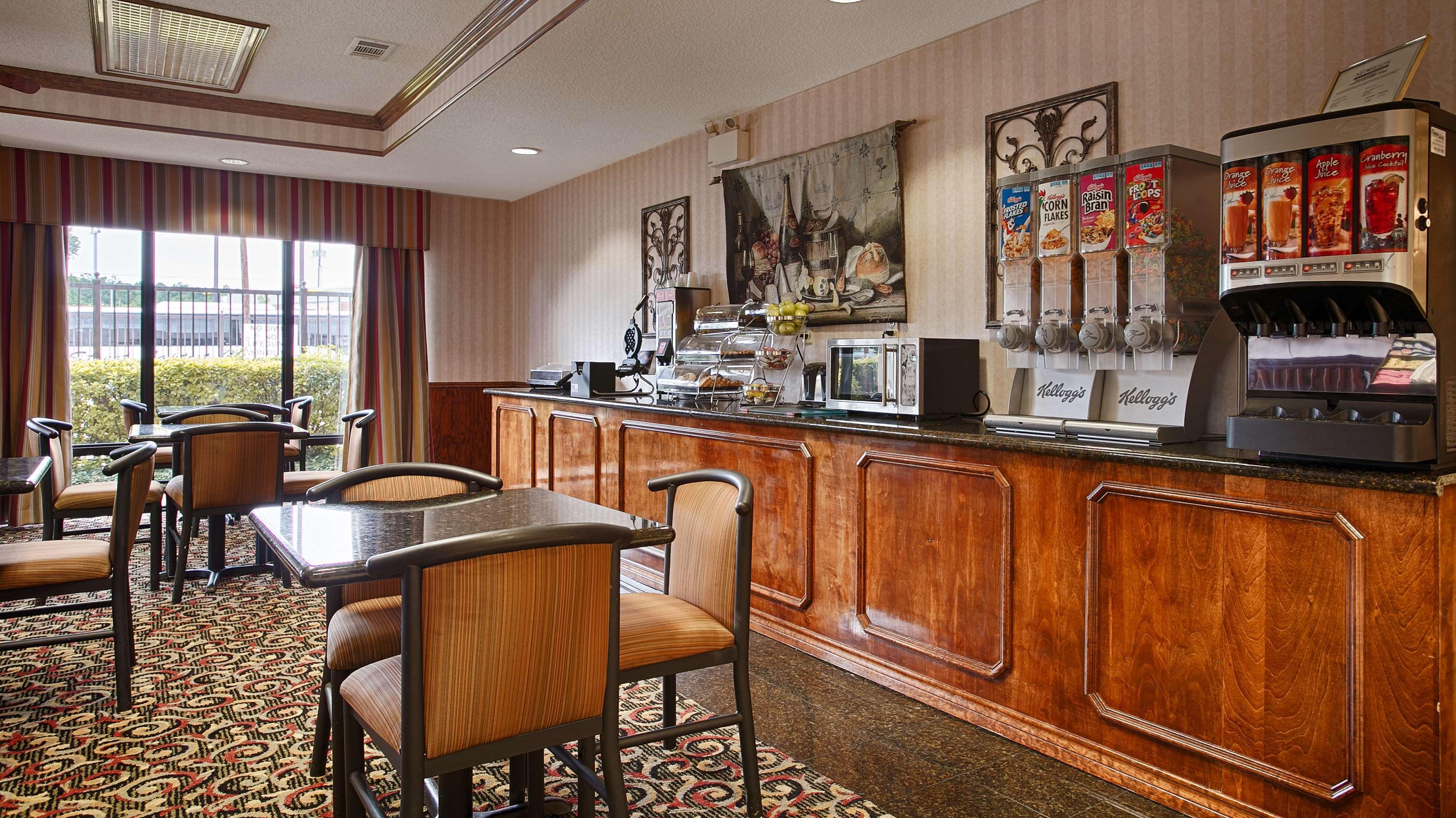 Best Western Lindale Inn Extérieur photo