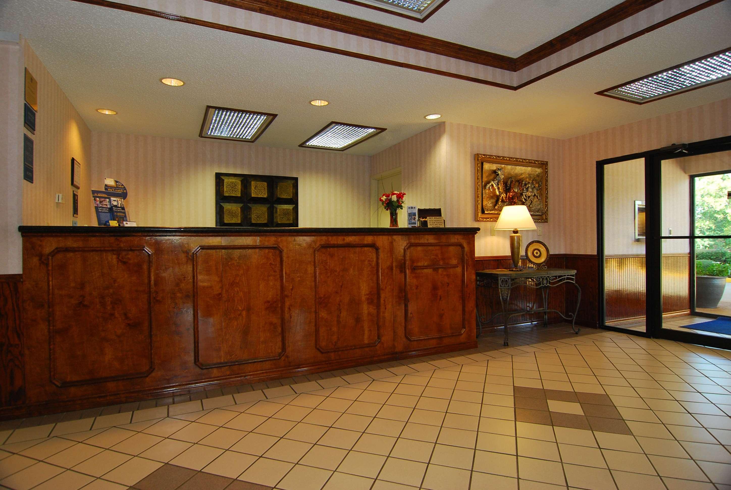 Best Western Lindale Inn Extérieur photo